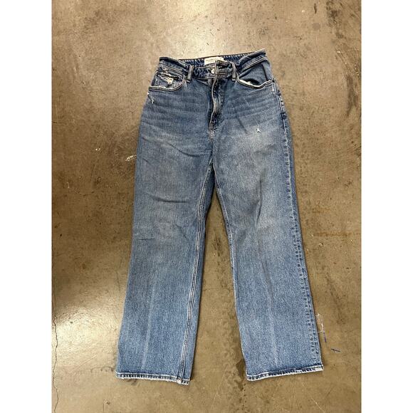 Abercrombie & Fitch- High Rise 90s Relaxed Jean / 4s - Picture 2 of 8